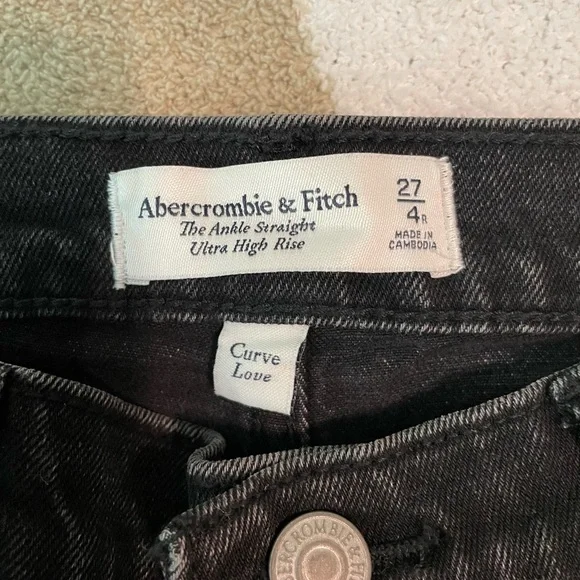 NWT Abercrombie & Fitch Curve Love Ankle Jeans - Black Distressed - Picture 4 of 5